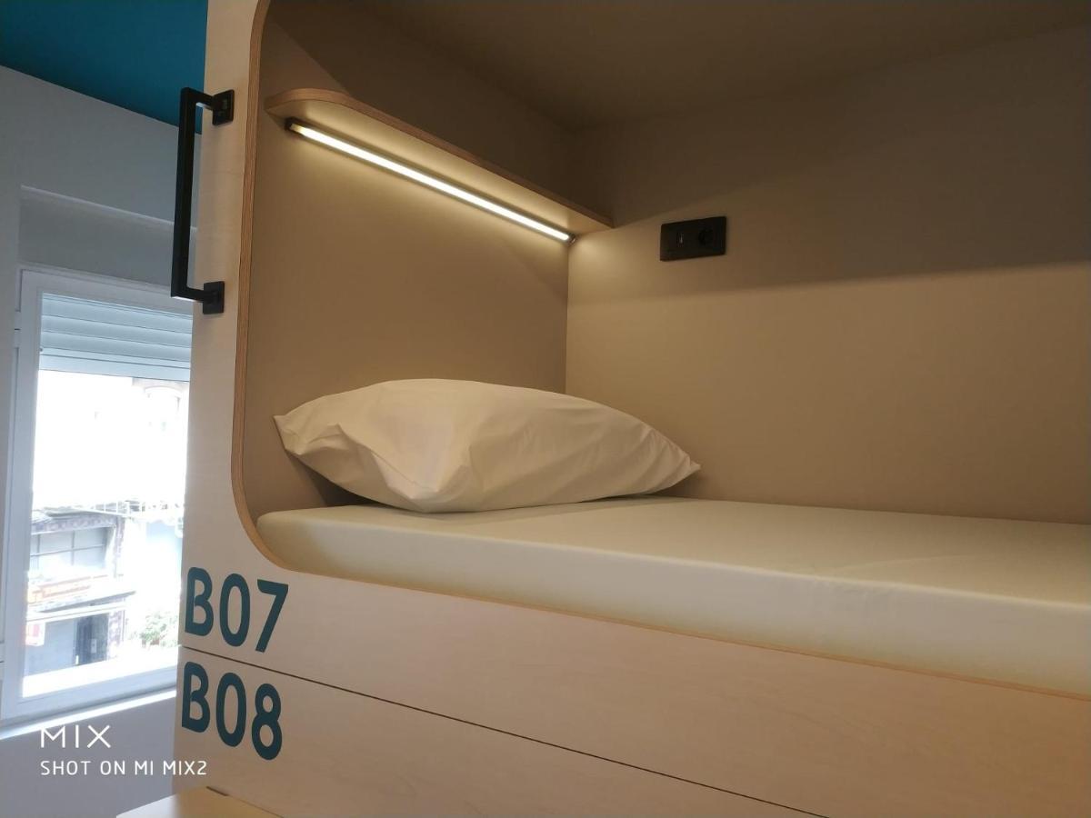 Bulezen Urban Hostel Понтеведра Екстер'єр фото