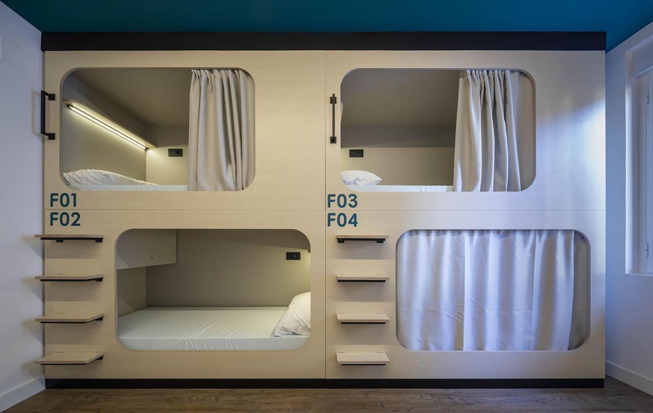 Bulezen Urban Hostel Понтеведра Екстер'єр фото