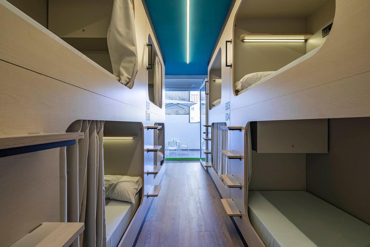 Bulezen Urban Hostel Понтеведра Екстер'єр фото
